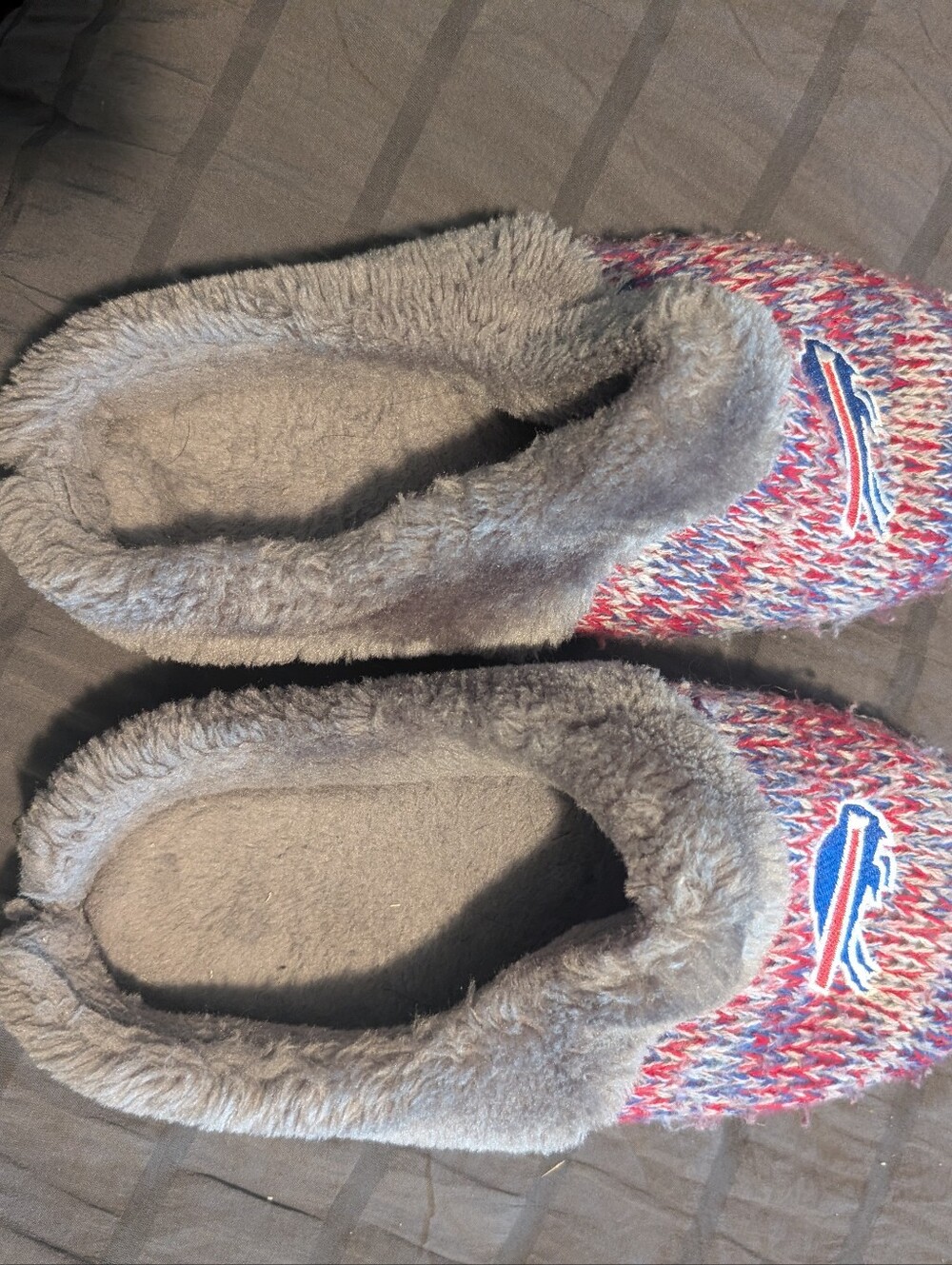 Buffalo Team Logo Knit Fleece-Lined Slippers - Gray Trim, Red/Blue Knit
